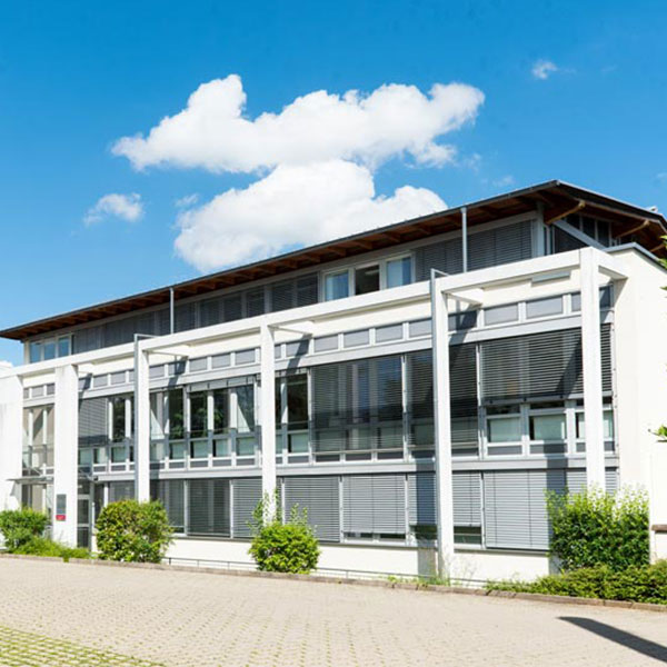 Das Gebäude des Hautzentrums am Starnberger See